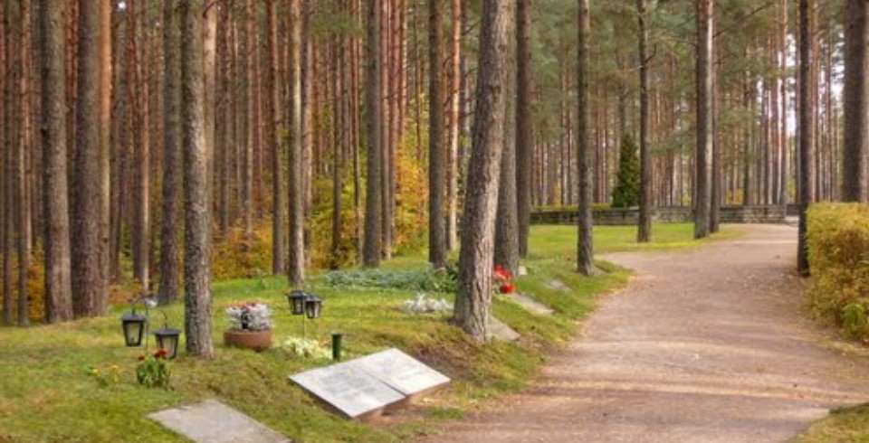 Русские и советские знаменитости, похороненные на Лесном кладбище Таллина