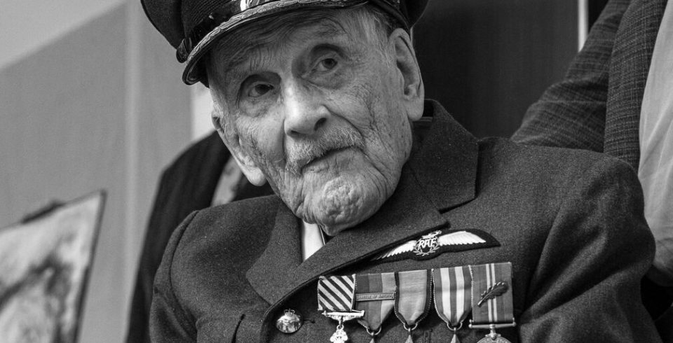 В возрасте 105 лет скончался последний летчик - участник битвы за Британию