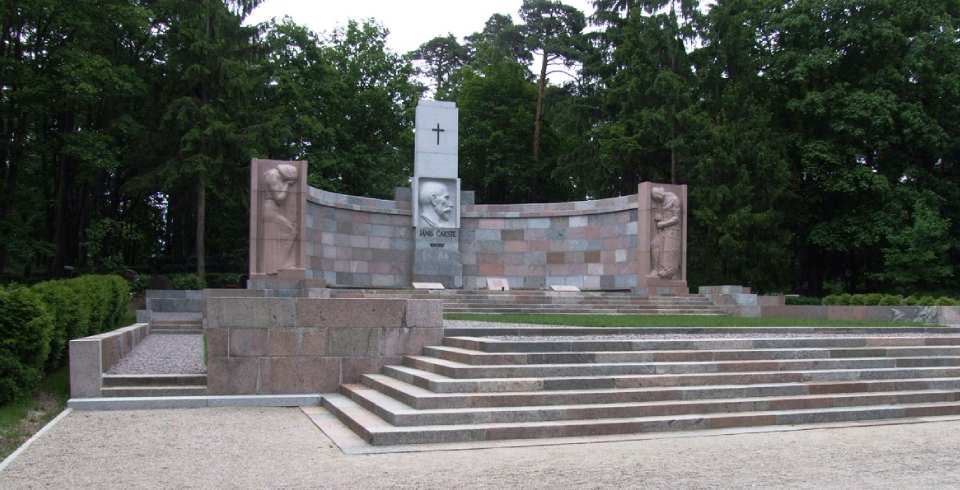 Знаменитости, похороненные на Лесном кладбище в Риге